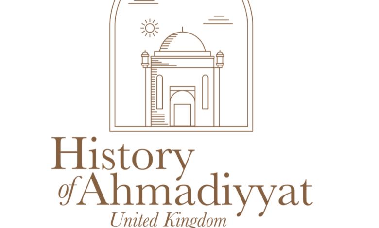 Photo of حضورِ انور ایّدہ اللہ کے دستِ مبارک سے شعبہ تاریخ احمدیت (برطانیہ) کی ویب سائیٹ کا اجرا