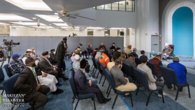 Photo of نومبائعین کے ایک گروپ کی حضرت خلیفۃ المسیح الخامس ایّدہ اللہ تعالیٰ بنصرہ العزیز کے ساتھ ملاقات