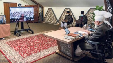 Photo of امیر المومنین حضرت خلیفۃ المسیح الخامس ایّدہ اللہ تعالیٰ بنصرہ العزیز کے ساتھ خدام الاحمدیہ واطفال الاحمدیہ اٹلی کی (آن لائن) ملاقات