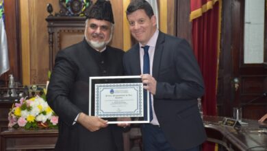 Photo of صدر جماعت احمدیہ برازیل کو کونسل کی طرف سے اعزازی شیلڈ