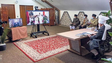 Photo of امیر المومنین حضرت خلیفۃ المسیح الخامس ایّدہ اللہ تعالیٰ بنصرہ العزیز کے ساتھ جماعت احمدیہ مراکش اور مراکش کی ذیلی تنظیموں کی نیشنل مجالس عاملہ کی (آن لائن) ملاقات