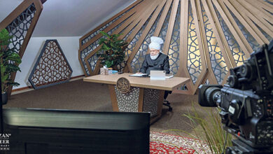 Photo of امیر المومنین حضرت خلیفۃ المسیح الخامس ایّدہ اللہ تعالیٰ بنصرہ العزیز کے ساتھ لجنہ اماء اللہ بھارت (طالبات) کی (آن لائن) ملاقات