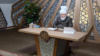 Photo of امیر المومنین حضرت خلیفۃ المسیح الخامس ایّدہ اللہ تعالیٰ بنصرہ العزیز کے ساتھ ناصرات الاحمدیہ جرمنی کی (آن لائن) ملاقات