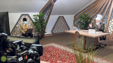 Photo of امیر المومنین حضرت خلیفۃ المسیح الخامس ایّدہ اللہ تعالیٰ بنصرہ العزیز کے ساتھ مجلس انصار اللہ ناروے کی (آن لائن) ملاقات