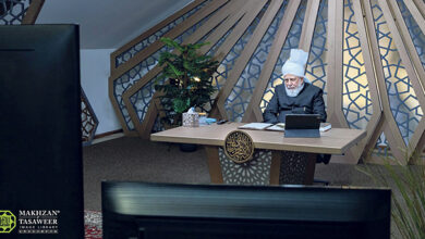 Photo of امیر المومنین حضرت خلیفۃ المسیح الخامس ایّدہ اللہ تعالیٰ بنصرہ العزیز کے ساتھ لجنہ اماء اللہ اور ناصرات الاحمدیہ ڈنمارک کی (آن لائن) ملاقات