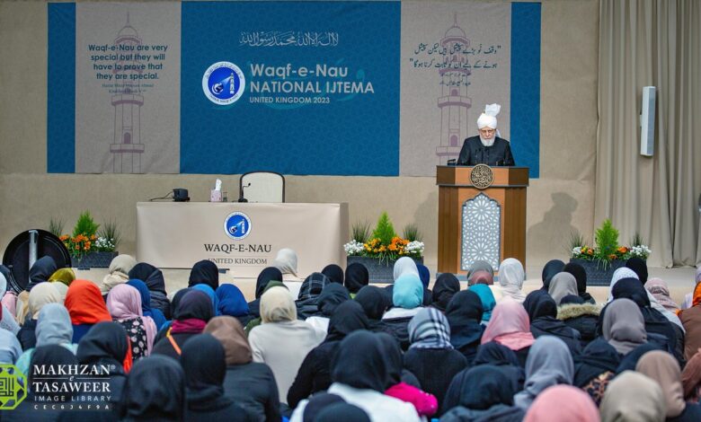Photo of دین کو دنیا پر مقدم رکھنے کی حقیقی روح پیشِ نظر ہو (سالانہ اجتماع واقفاتِ نَو (یوکے) سے حضورِ انور کا بصیرت افروز اختتامی خطاب)