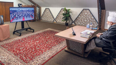 Photo of امیر المومنین حضرت خلیفۃ المسیح الخامس ایّدہ اللہ تعالیٰ بنصرہ العزیز کے ساتھ نیشنل عاملہ مجلس انصار اللہ آسٹریلیا کی (آن لائن) ملاقات