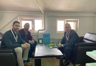 Photo of جماعت احمدیہ کوسوو کے نمائندوں کی میونسپل ڈائریکٹر برائے سیکیورٹی اور ایمرجنسی سے ملاقات