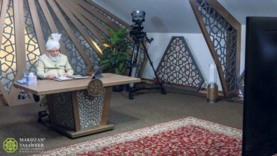 Photo of امیر المومنین حضرت خلیفۃ المسیح الخامس ایّدہ اللہ تعالیٰ بنصرہ العزیز کے ساتھ واقفاتِ نو کینیڈا کی (آن لائن) ملاقات