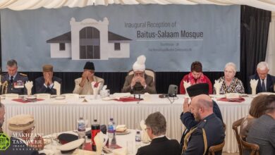 Photo of تعمیرِ مساجد کی بنیادی غرض معاشرے میں امن کا قیام ہے: مسجد بیت السلام کی افتتاحی تقریب سے حضورِ انور کا بصیرت افروز خطاب
