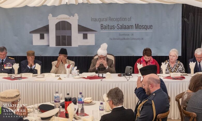 Photo of تعمیرِ مساجد کی بنیادی غرض معاشرے میں امن کا قیام ہے: مسجد بیت السلام کی افتتاحی تقریب سے حضورِ انور کا بصیرت افروز خطاب