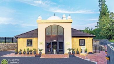 Photo of مسجد بیت السلام سکنتھورپ کے افتتاح کی تیاری پر مشتمل ایک رپورٹ