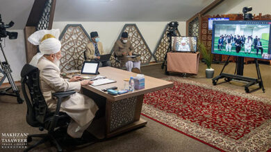 Photo of امیر المومنین حضرت خلیفۃ المسیح الخامس ایّدہ اللہ تعالیٰ بنصرہ العزیز کے ساتھ جماعت احمدیہ جاپان کی نیشنل مجلس عاملہ کی (آن لائن) ملاقات