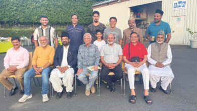 Photo of معروف احمدی شاعر پروفیسر مبارک احمد عابد صاحب کے ساتھ جرمنی میں تقاریب