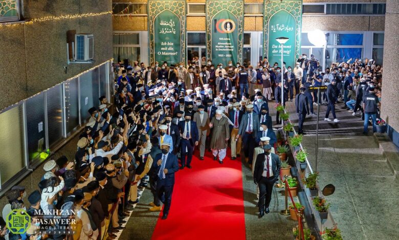Photo of حضرت خلیفة المسیح الخامس ایدہ اللہ دورۂ جرمنی کے پہلے مرحلے پر بخیریت بیت السبوح رونق افروز ہو گئے