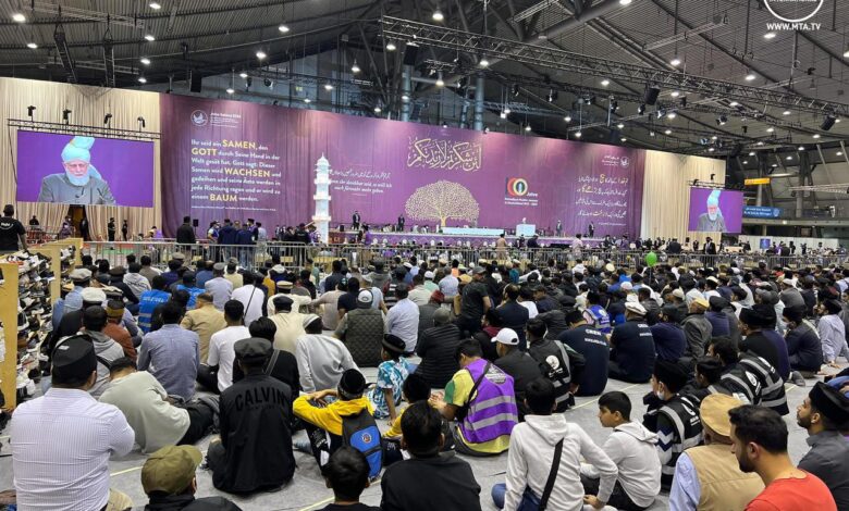 Photo of کارکنان کو بشاشت اور خوش اخلاقی سے خدمت بجا لانے نیز خصوصی توجہ کے ساتھ حفاظتی ڈیوٹی دینے کی نصیحت: جلسہ سالانہ جرمنی کا معائنہ انتظامات