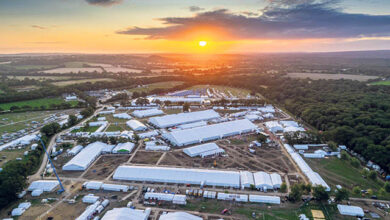 Photo of جماعت احمدیہ یوکے کے49ویں جلسہ سالانہ کے موقع پر23اگست2015ء کو سیدنا حضرت خلیفۃ المسیح الخامس ایدہ اللہ تعالیٰ بنصرہ العزیز کا حدیقۃالمہدی، آلٹن میں اختتامی خطاب