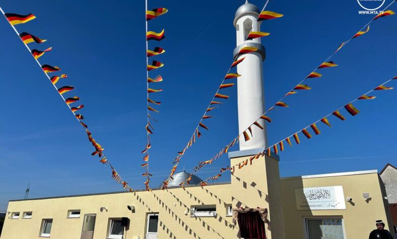 Photo of مسجد کے ذریعے اسلام کی پُرامن تعلیم کا پرچار کریں (حضور انور کا مسجد نور فرانکن ٹال کی افتتاحی تقریب سے پُر معارف خطاب)