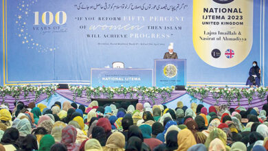 Photo of اللّہ تعالیٰ کے حکموں پر عمل پیرا ہونا ہی اس دور میں اصل قربانی ہے (لجنہ یوکے کے اجتماع سے حضورِ انور کا خطاب)