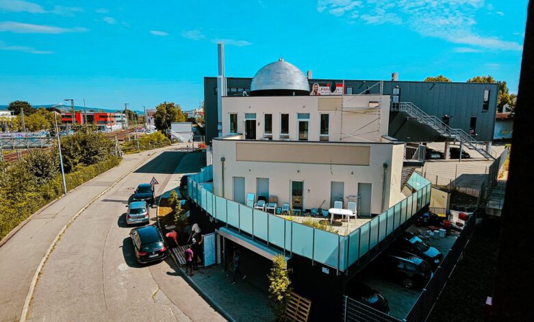 Photo of اس مسجد سے آپ کو ہمیشہ امن اور محبت کا پیغام ملے گا (حضور انور کا مسجد ناصر وائبلنگن کی افتتاحی تقریب سے پُر معارف خطاب)