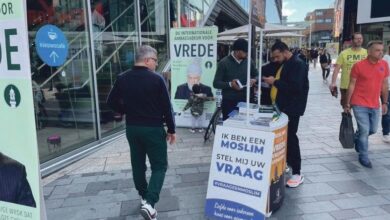 Photo of ہالینڈ کے شہر المیرے میں تبلیغی بک سٹال
