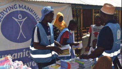 Photo of ہیومینٹی فرسٹ کینیا کے تحت ’’مٹاوا‘‘ پرائمری سکول کے طلبہ میں سکول کے بستے اور سٹیشنری کی تقسیم