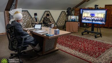 Photo of امیر المومنین حضرت خلیفۃ المسیح الخامس ایّدہ اللہ تعالیٰ بنصرہ العزیز کے ساتھ واقفینِ نَو بیلجیم کی (آن لائن) ملاقات