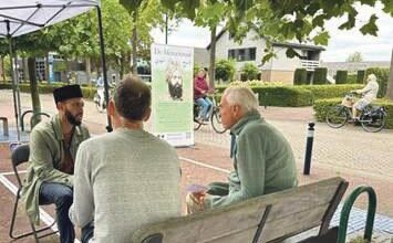 Photo of ہالینڈ کے شہر ستاپ ہورست میں ایک روزہ تبلیغی سٹال کا انعقاد