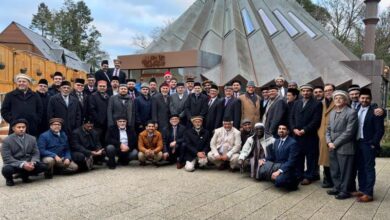 Photo of امیر المومنین حضرت خلیفۃ المسیح الخامس ایّدہ اللہ تعالیٰ بنصرہ العزیز کے ساتھ نیشنل مجلس عاملہ انصار اللہ امریکہ کی ملاقات