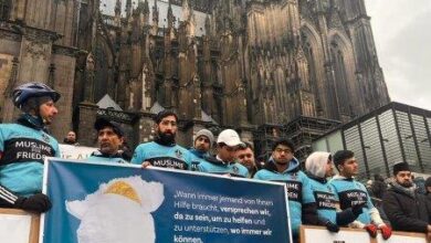 Photo of جرمنی کے Kölner Dom کلیسا کے سامنے ایک تبلیغی پروگرام