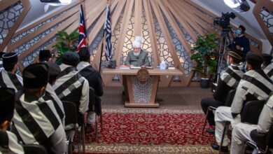 Photo of امیر المومنین حضرت خلیفۃ المسیح الخامس ایّدہ اللہ تعالیٰ بنصرہ العزیز کے ساتھ اراکین نیشنل مجلس عاملہ و ریجنل ناظمین اطفال مجلس اطفال الاحمدیہ برطانیہ کی ملاقات