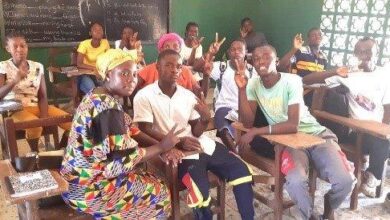 Photo of رمضان المبارک میں لجنہ اماءاللہ لائبیریا کا دو سکولوں کا دورہ