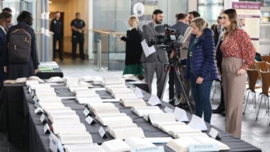 Photo of ویلز کی پارلیمنٹ میں قرآن کریم کے مختلف زبانوں میں تراجم کی نمائش