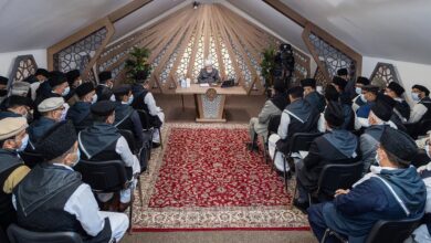 Photo of امیر المومنین حضرت خلیفۃ المسیح الخامس ایّدہ اللہ تعالیٰ بنصرہ العزیز کے ساتھ ممبران نیشنل عاملہ مجلس انصاراللہ کینیڈا کی ملاقات