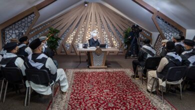 Photo of امیر المومنین حضرت خلیفۃ المسیح الخامس ایّدہ اللہ تعالیٰ بنصرہ العزیز کے ساتھ مجلس خدام الاحمدیہ امریکہ ایسٹ ریجن کے ایک وفدکی ملاقات