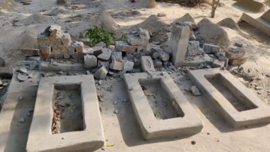 Photo of پولیس نے جماعت احمدیہ بستی شکرانی ضلع بہاولپور کے احمدیہ قبرستان کی ۱۷؍ قبروں کی بے حرمتی کی اور کتبے مسمار کردیے