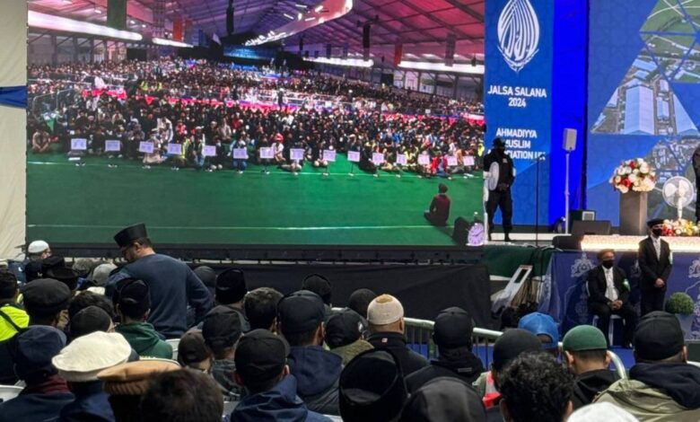 Photo of خدا تعالیٰ کی شکر گزاری کرتے ہوئے خوش اخلاقی سے اپنی ڈیوٹیاں سرانجام دیں (حضور انور کا کارکنان جلسہ سالانہ برطانیہ۲۰۲۴ء سے خطاب)