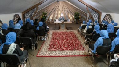 Photo of امیر المومنین حضرت خلیفۃ المسیح الخامس ایّدہ اللہ تعالیٰ بنصرہ العزیز کے ساتھ واقفات نَو سکاٹ لینڈ کے ایک وفد کی ملاقات