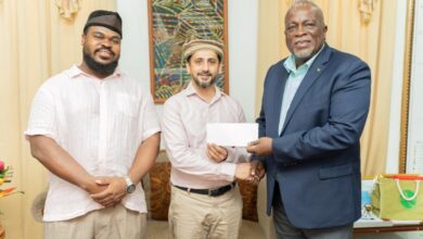 Photo of گیانا کے وزیر اعظم کی طرف سے ہیومینٹی فرسٹ کو تحفہ