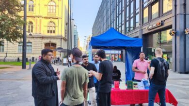 Photo of ہیلسنکی، فن لینڈ میں شعبہ تبلیغ کے تحت ایک تبلیغی سٹال