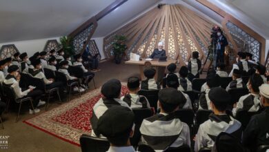 Photo of امیر المومنین حضرت خلیفۃ المسیح الخامس ایّدہ اللہ تعالیٰ کے ساتھ مجلس اطفال الاحمدیہ ناروےکے ایک وفد کی ملاقات