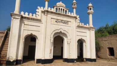 Photo of جہانیاں ضلع خانیوال کی پولیس نے جماعت احمدیہ کی مسجد کے مینار شہید کر کے اس کی پیشانی پر درج کلمہ طیبہ پر سیمنٹ کر دیا