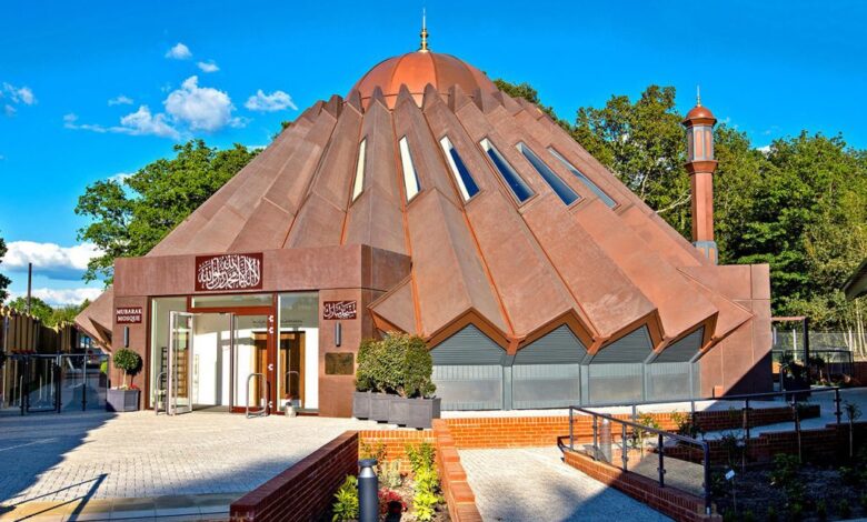 Photo of ہر احمدی کافرض ہے کہ بہت دعائیں کرے (حضرت خلیفۃ المسیح الخامس ایّدہ اللہ)