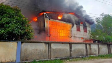 Photo of بنگلہ دیش میں جماعت احمدیہ کے خلاف ظلم و بربریت کی ایک نئی داستان: احمد نگر، رنگٹیا، بام نائل چڑائی کھولا اور تاراگنج کی جماعتوں پر بلوائیوں کا حملہ جلاؤ گھیراؤ میں ایک احمدی شہید جبکہ ذاتی اور جماعتی املاک کو نقصان