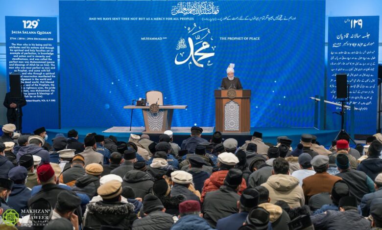 Photo of ہمارا فرض ہے کہ حضرت مسیح موعودؑ کا حبِّ پیغمبریؐ کا دعویٰ اپنے ہر عمل سے ثابت کریں  (خلاصہ اختتامی خطاب جلسہ سالانہ قادیان۲۴ء)