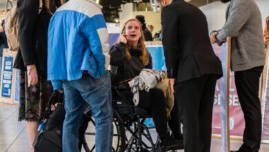 Photo of مجلس انصاراللہ فرانکفرٹ، جرمنی کے تحت فرانکفرٹ ایئرپورٹ کے احاطہ میں ایک تبلیغی مہم