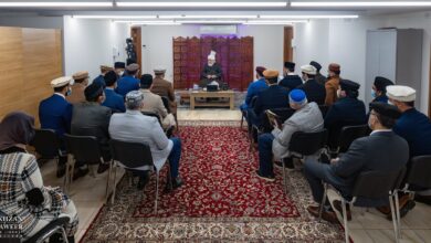 Photo of امیر المومنین حضرت خلیفۃ المسیح الخامس ایّدہ اللہ تعالیٰ بنصرہ العزیز کے ساتھ مختلف ممالک سے تعلق رکھنے والے احمدی ڈاکٹرز کے ایک وفد کی ملاقات