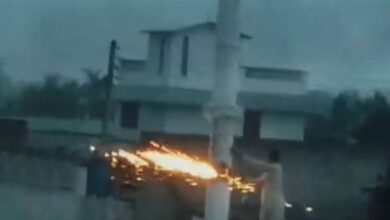 Photo of پریس ریلیز : انتہا پسندوں کے ایما پرچار دیواری کے اندر عبادت کے لیے اکٹھے ہونے والے 22 احمدیوں کو ڈسکہ میں گرفتار کر لیا گیا