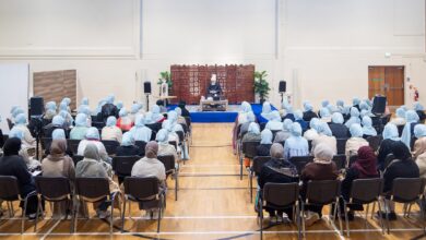 Photo of امیر المومنین حضرت خلیفۃ المسیح الخامس ایّدہ اللہ تعالیٰ بنصرہ العزیز کے ساتھ ناصرات الاحمدیہ جرمنی کے ایک وفدکی ملاقات