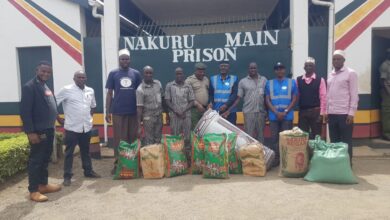 Photo of ہیومینٹی فرسٹ کینیا کی طرف سے دو جیلوں میں مسلمان قیدیوں کے لیےسحری و افطاری کے لیے راشن اور نماز کے لیے صفوں کا عطیہ